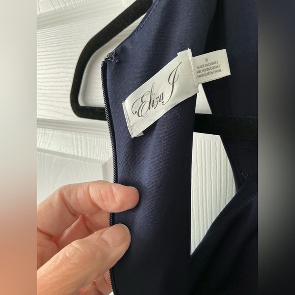 Elegant Navy Cross-Back Top with Floral Skirt - Picture 12 of 13